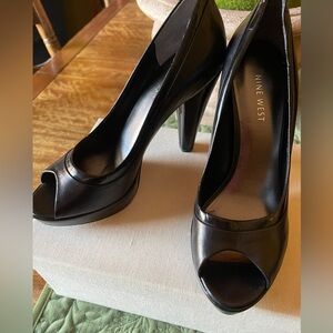 🖤 Nine West NWOT Classic Black Peep Toe Heels